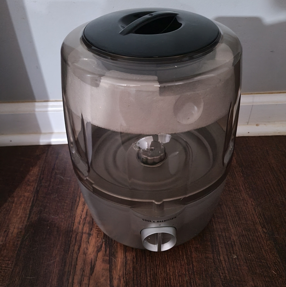 New Cook's Essentials Automatic Ice Cream Maker 1.5 qt. With Instruction Manual